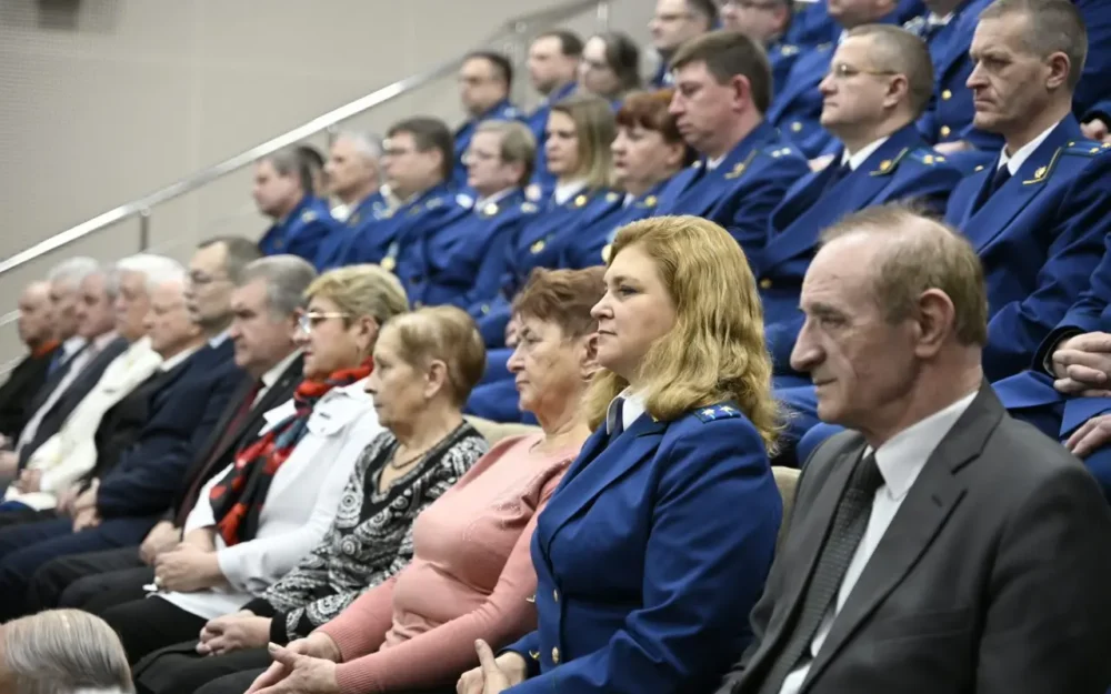 Губернатор поздравил брянских прокуроров с профессиональным праздником