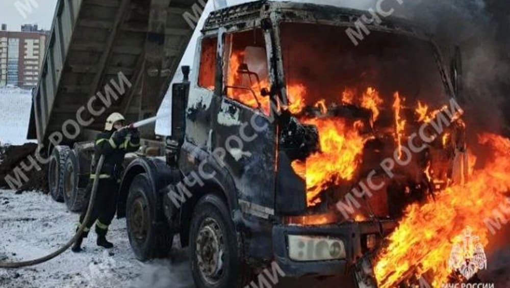 Под Брянском в «Мегаполис Парке» при загадочных обстоятельствах сгорел грузовик