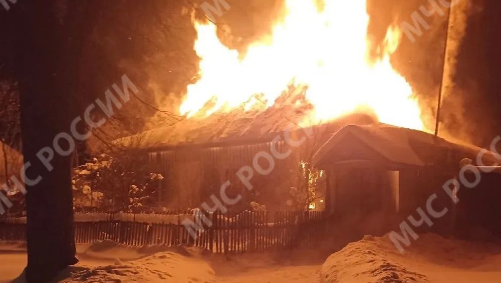 В Дятьковском районе во время пожара в жилом доме погиб 75-летний мужчина