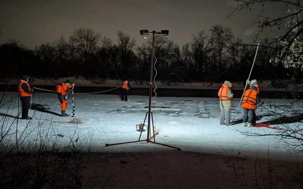 В Брянске 30 добровольцев «ЛизаАлерт» вышли на поиски пропавших на Десне детей