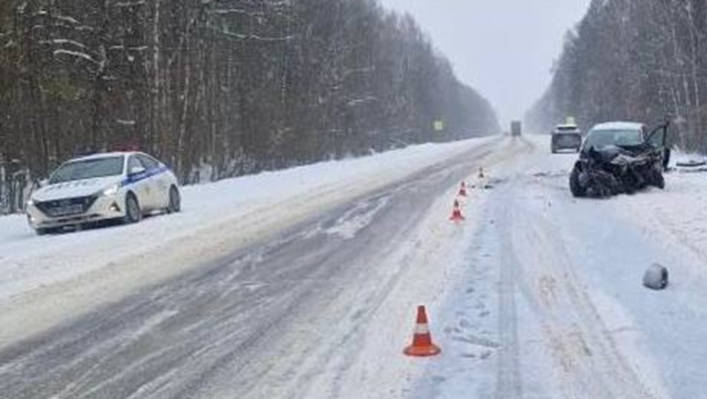 Под Навлей 75-летняя автомобилистка на трассе устроила ДТП с тремя пострадавшими
