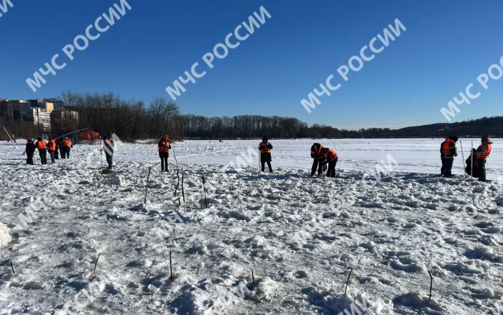 Мороз не остановил спасателей: на Десне продолжаются поиски пропавших детей