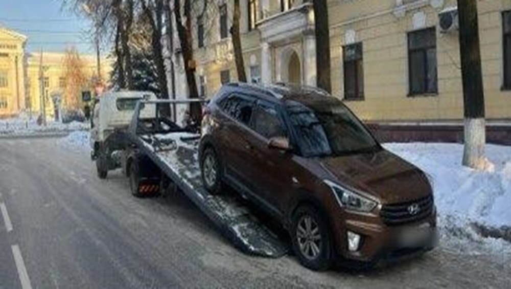В Брянске на штрафстоянку эвакуировали ещё два автомобиля