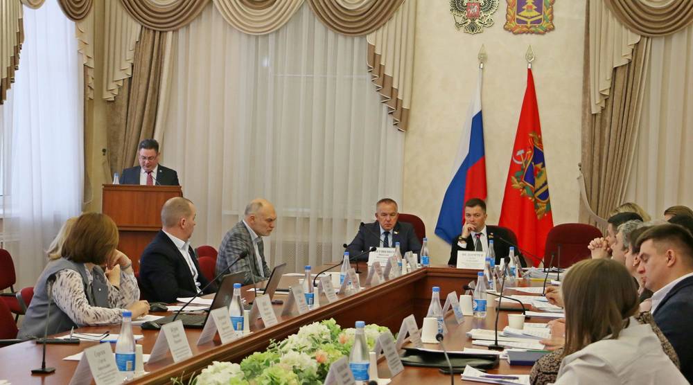 В Брянской думе рассмотрены меры поддержки и развития пострадавших территорий