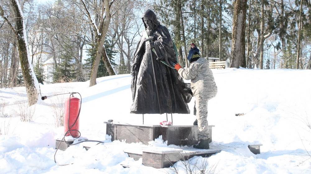 В Трубчевске Брянской области установили памятник Преподобному Нилу Столобенскому