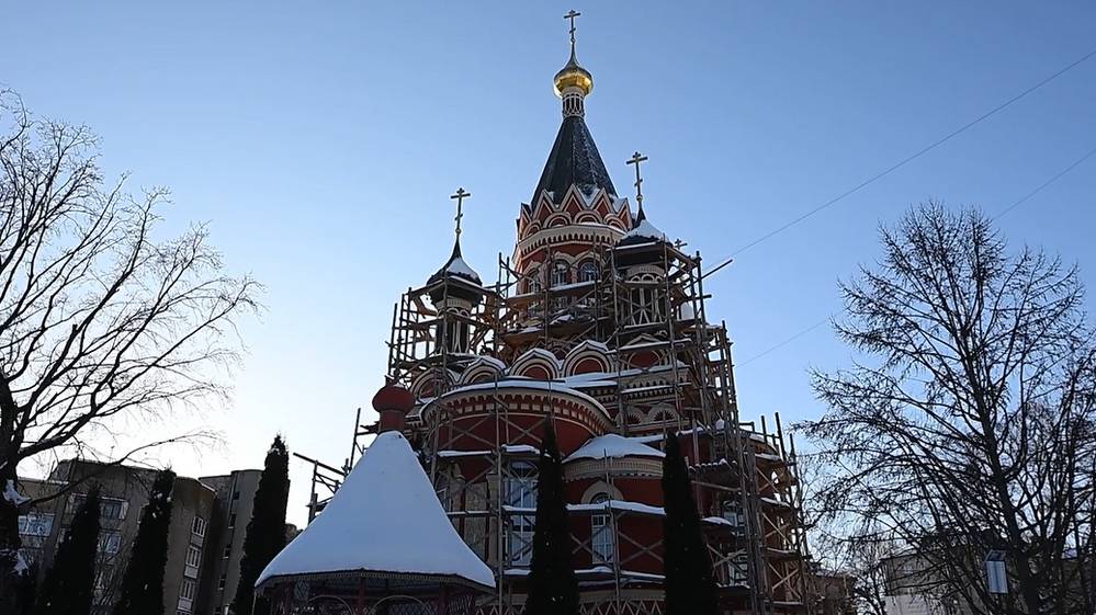 В Брянске проводится восстановительный ремонт фасада Спасо-Гробовского храма