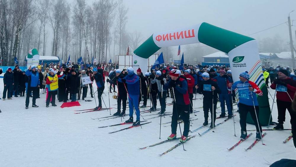 На «Лыжне России» брянский губернатор сообщил о главной задаче − новом стадионе