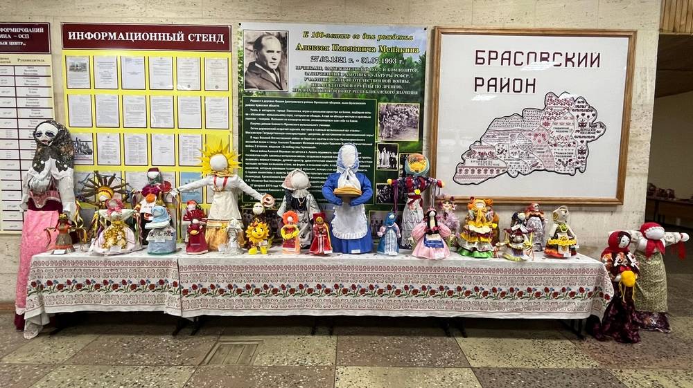 В Брасовском районе открыли праздничную выставку «Кукла Масленица — 2026»