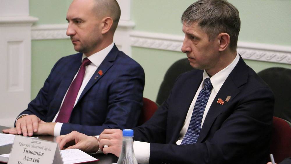 Деятельность помощников брянских депутатов решили упорядочить