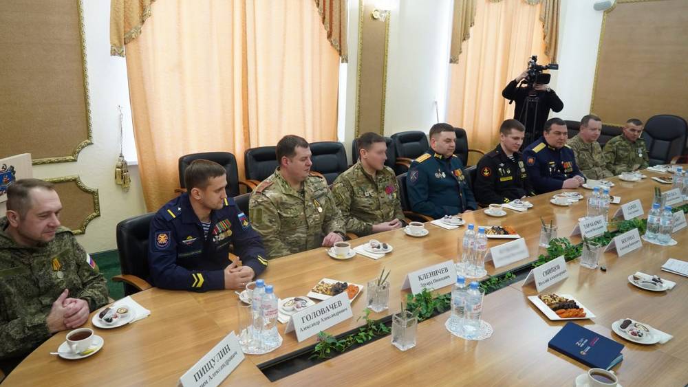 Губернатор Богомаз встретился с участниками программы «Брянские герои»