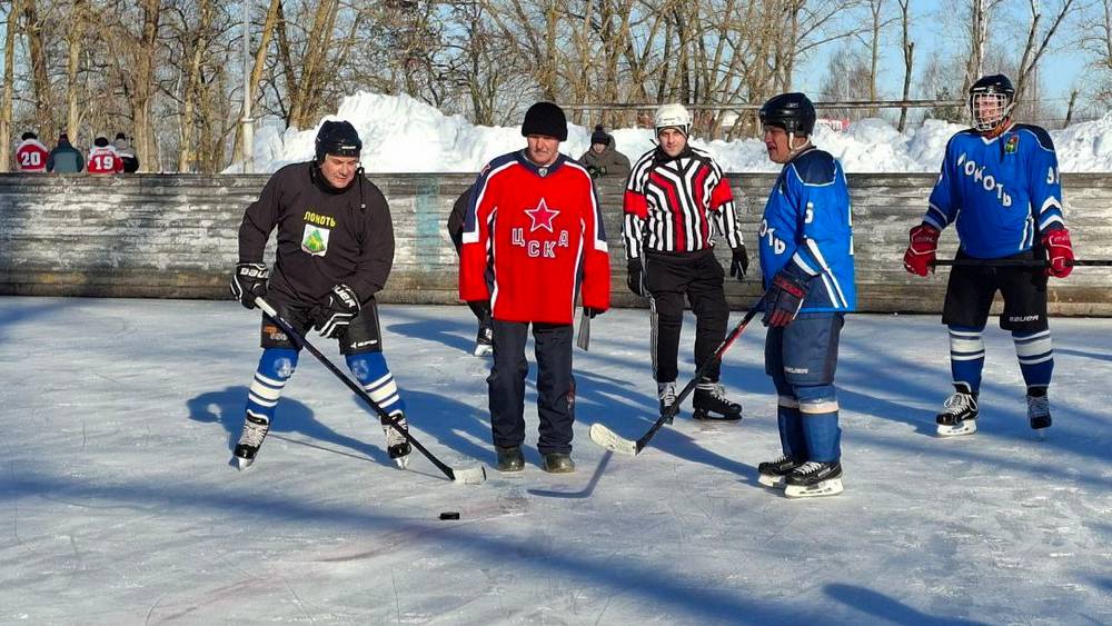 В Локте сыграли настоящие мужчины с клюшками