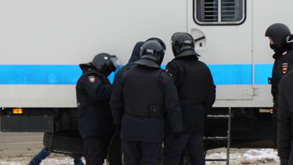 В Брянске приспешник Навального* изнасиловал школьницу