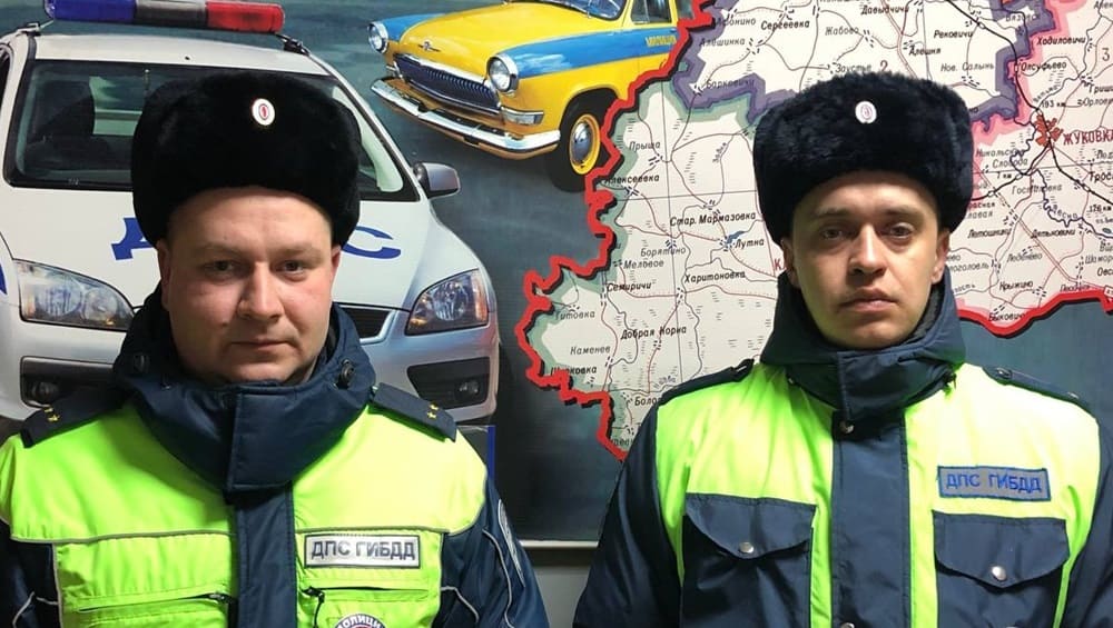 Под Дубровкой гаишники пришли на помощь водителю-иностранцу