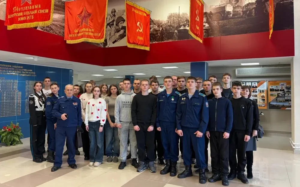 Брянские школьники побывали в академии ФСО в Орле