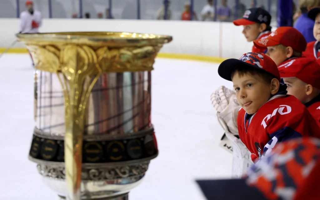 Десять лет с энергией побед: «Ростелеком» и КХЛ дали старт туру Кубка Гагарина