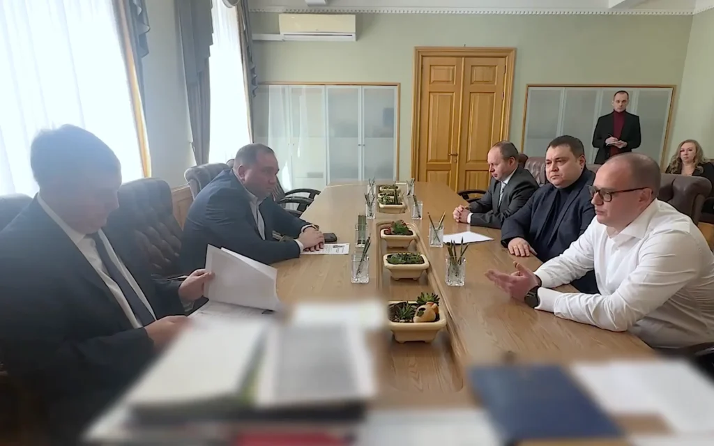 Губернатор после атак обсудил защиту Брянской области с руководством «Россетей»