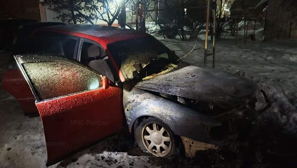 В Сураже Брянской области при загадочных обстоятельствах сгорел автомобиль