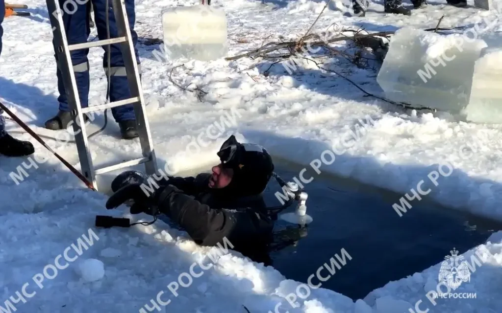 Во время поиска пропавших детей на Десне в Брянске пробурили 18 296 лунок