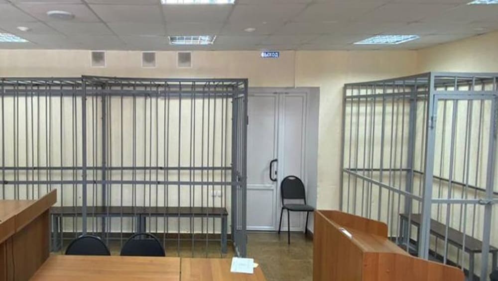 В Клинцах вынесли приговор двоим юнцам, разбившим голову полицейскому