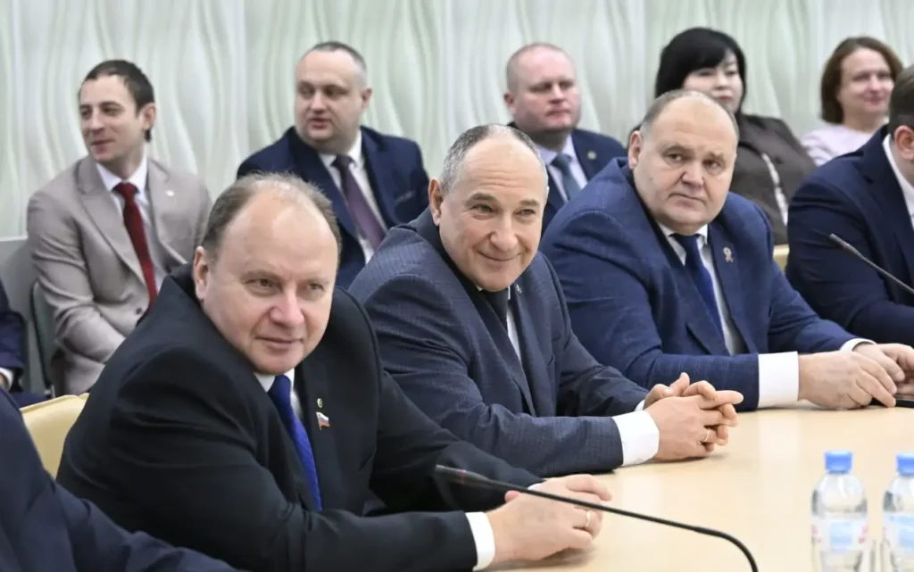 Губернатор вручил награды брянским ученым в честь Дня российской науки