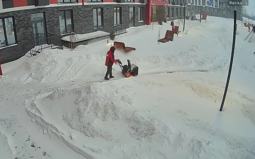 Городские власти взяли под контроль уборку снега во дворах и на дорогах Брянска