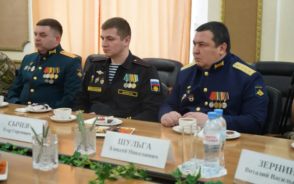 Губернатор встретился с участниками программы «Брянские герои»