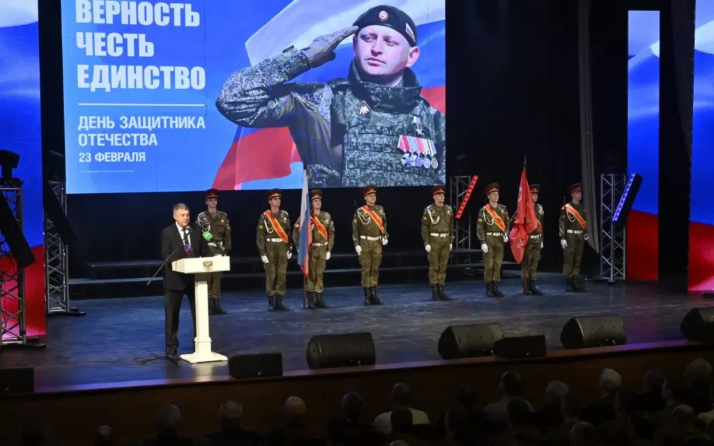 Брянский губернатор вручил награды военным в канун 23 февраля