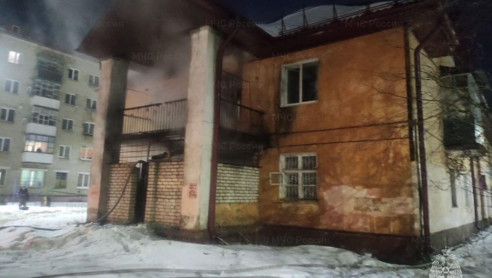 В Брянске спасли четверых человек из горевшего барака на улице Ульянова