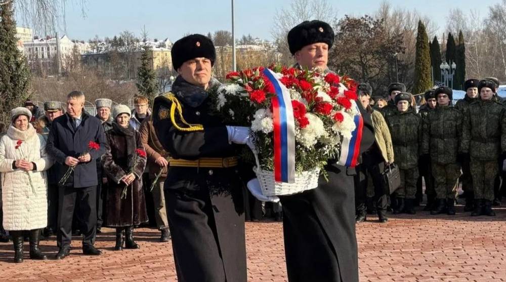 В Брянске почтили память героев-десантников 6 роты