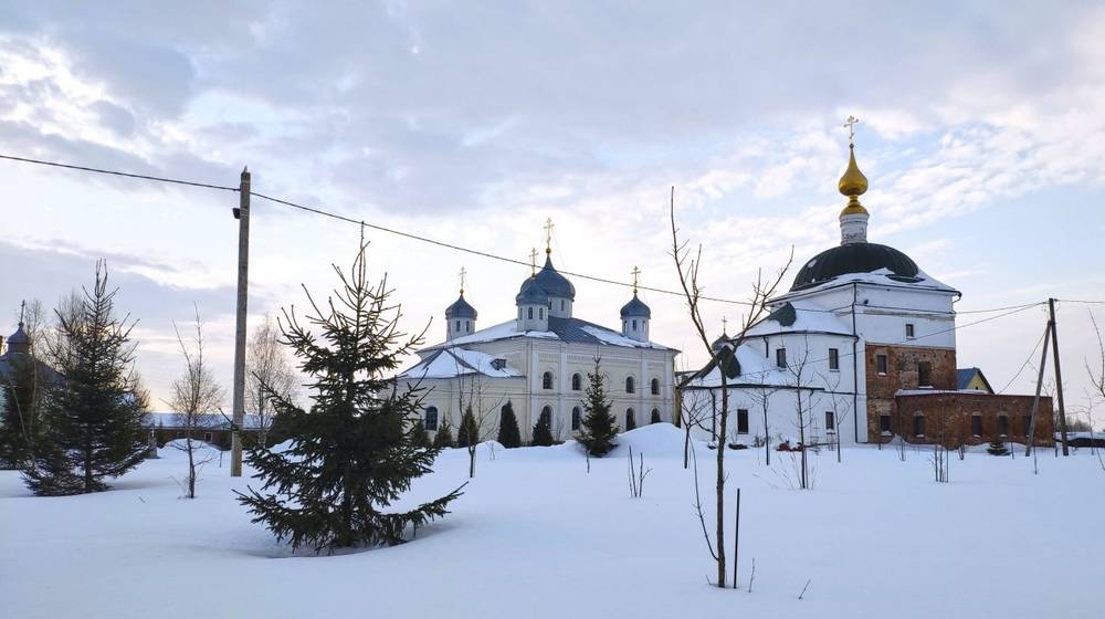 Брянские паломники посетили Свято-Георгиевский Мещовский монастырь