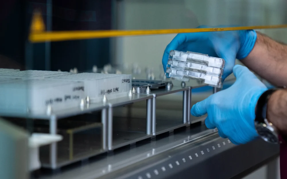 «Мираторг» ускорил диагностику здоровья животных: седьмой лабораторный робот приступил к работе в Брянской области