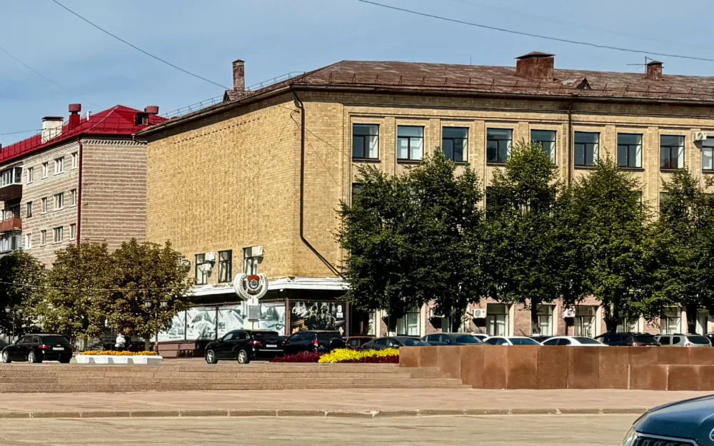 «Дом политпросвещения» 1969 года в центре Брянска взяли под охрану