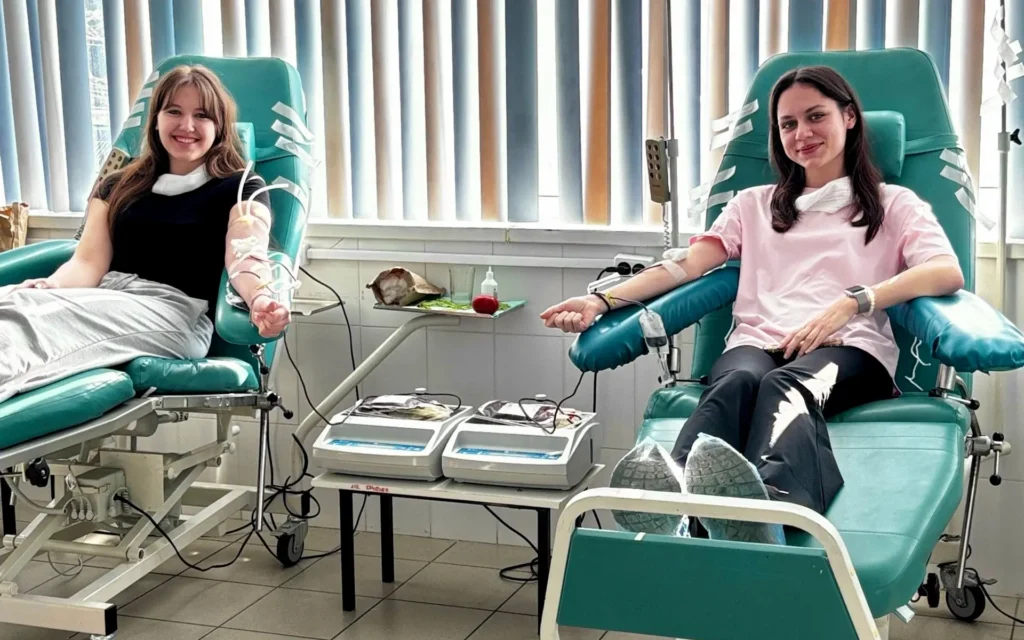 Будущие брянские врачи сдали кровь и встали в ряды спасателей