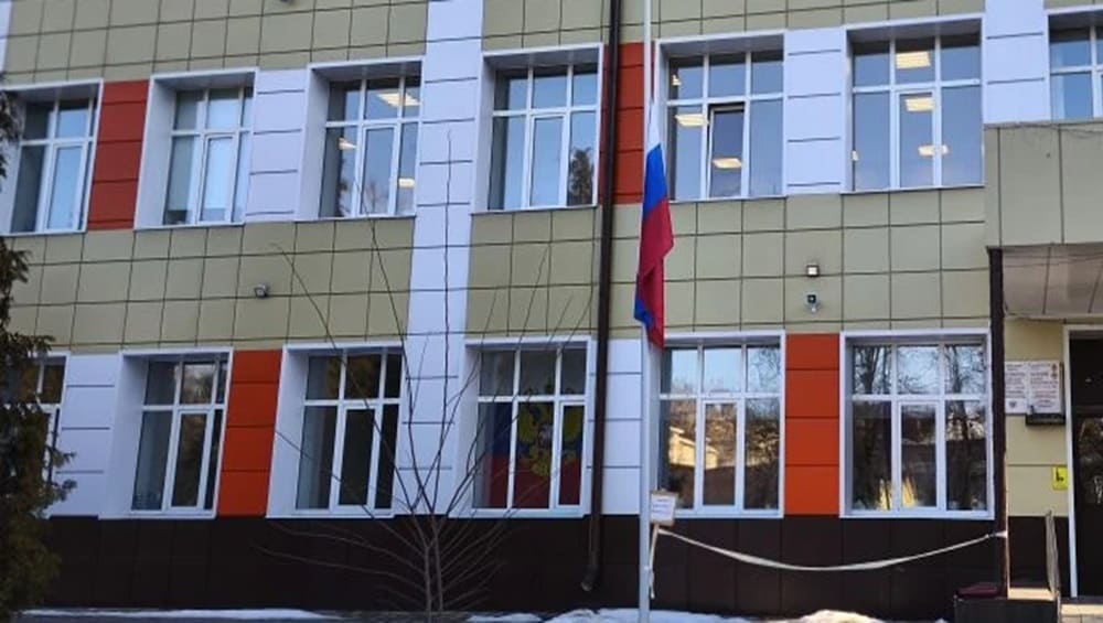 В Брянске после ракетного удара ВСУ на учреждениях приспустили флаги