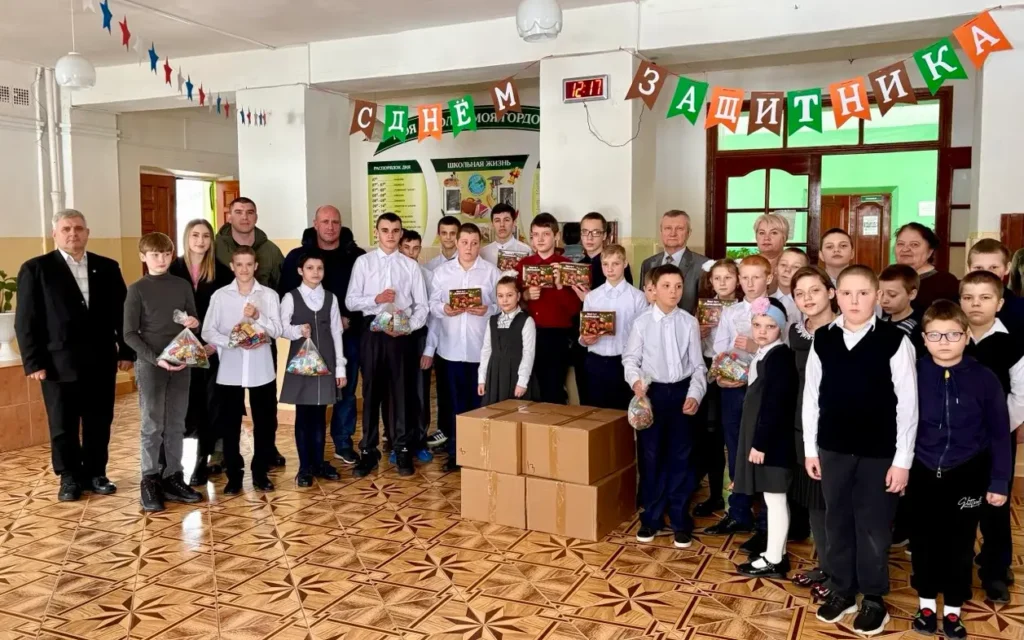 Не только подарки: сотрудники службы безопасности «Мираторга» поздравили воспитанников Унечской школы-интерната с праздниками