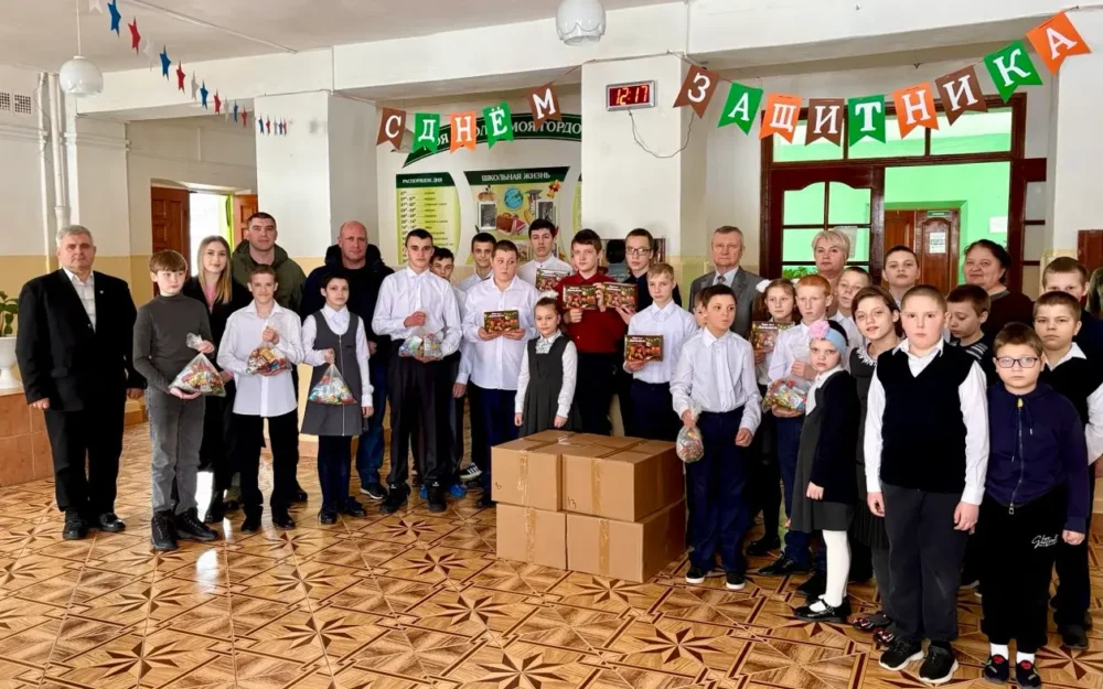 Не только подарки: сотрудники службы безопасности «Мираторга» поздравили воспитанников Унечской школы-интерната с праздниками