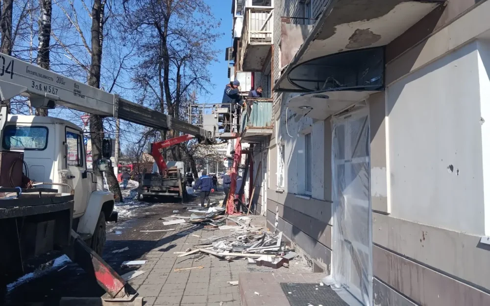 Двоих пострадавших при ракетном ударе по Брянску оставили в реанимации в Москве