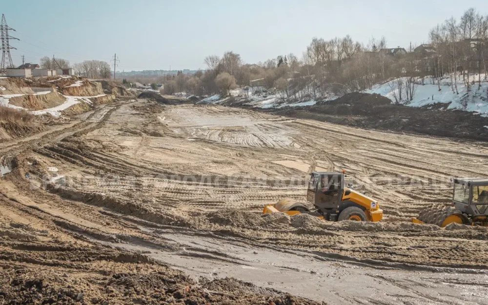 В Брянске строители дублёра Карачижской стали укладывать геотекстиль