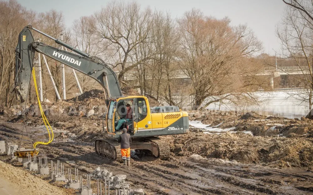 В Брянске строители дублёра Карачижской стали укладывать геотекстиль