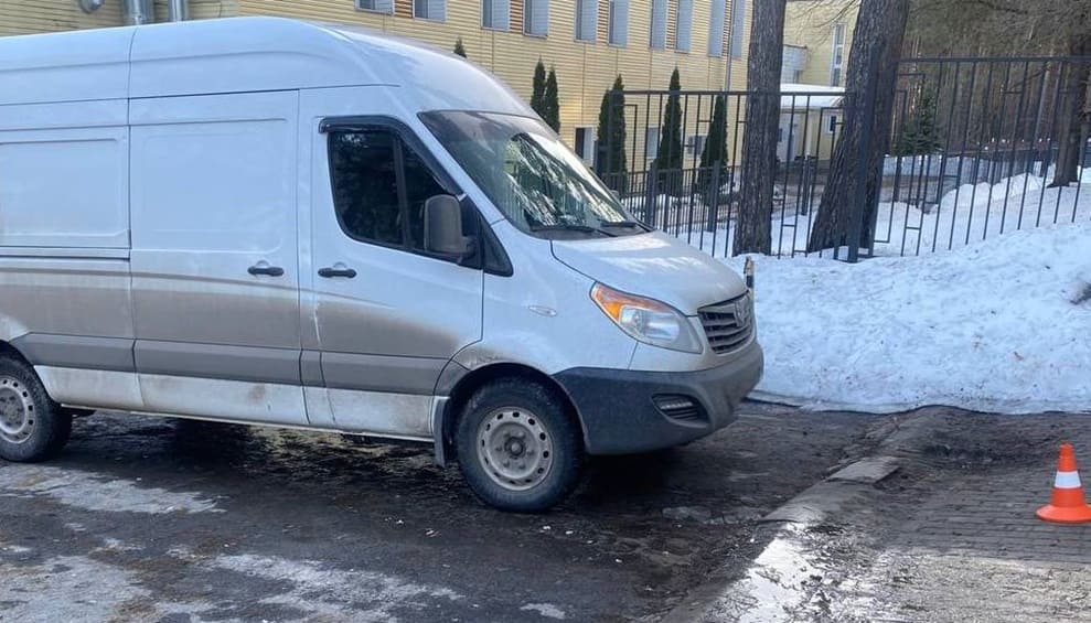 В Фокине на территории спорткомплекса «Триумф» Sollers сбил 88-летнюю женщину