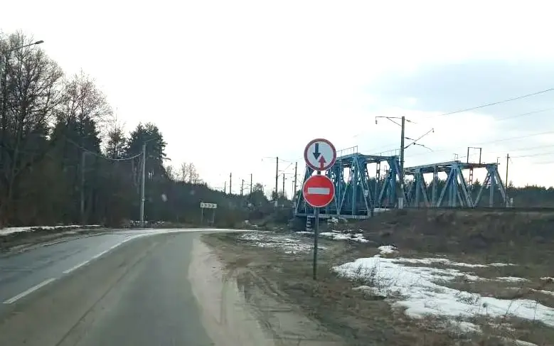 В Брянске ограничили движение под мостом из-за разлива Свени