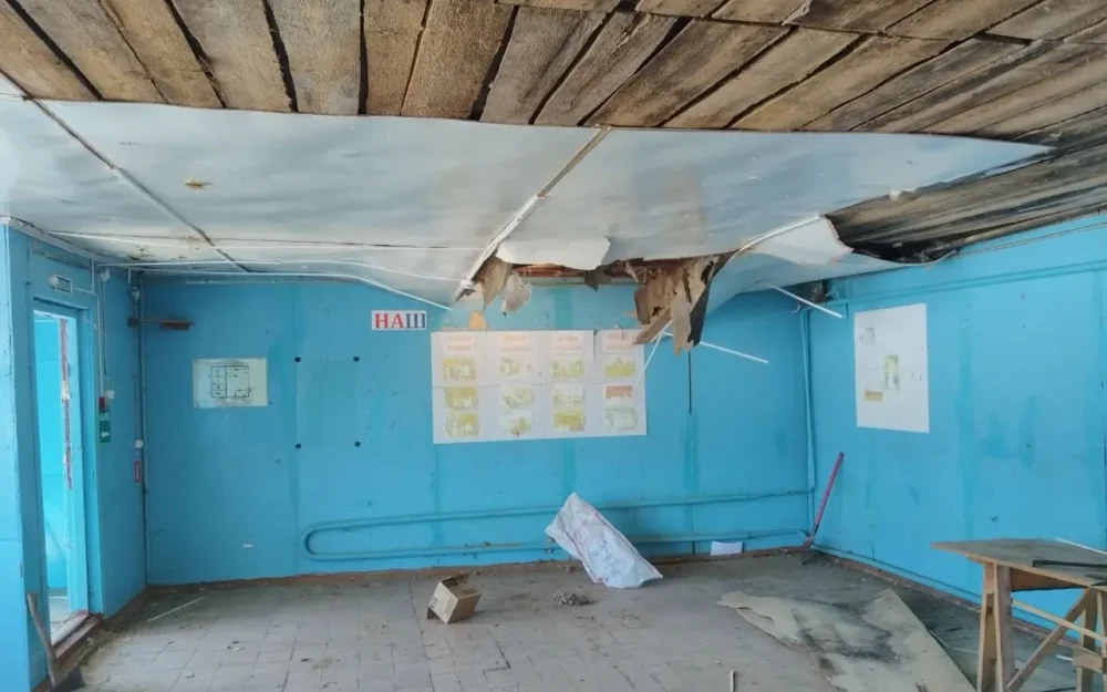 Опубликованы фото пострадавшего от взрыва дрона сельского клуба под Брянском