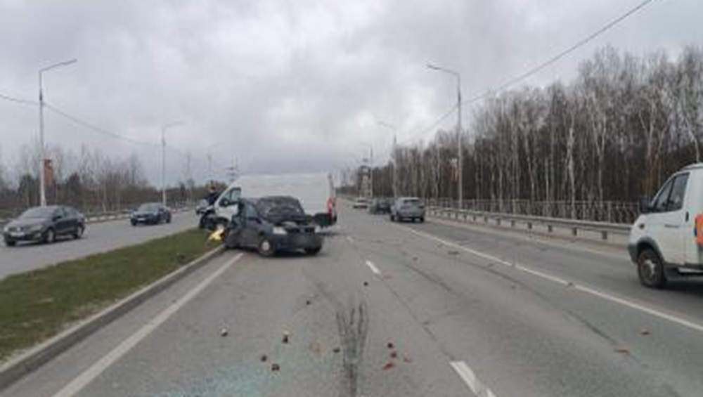 В Брянске в жутком ДТП на проспекте Героев погибли два человека