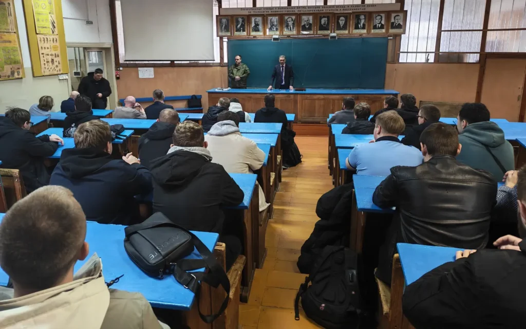 Брянских студентов-инженеров пригласили на службу в войска беспилотных систем