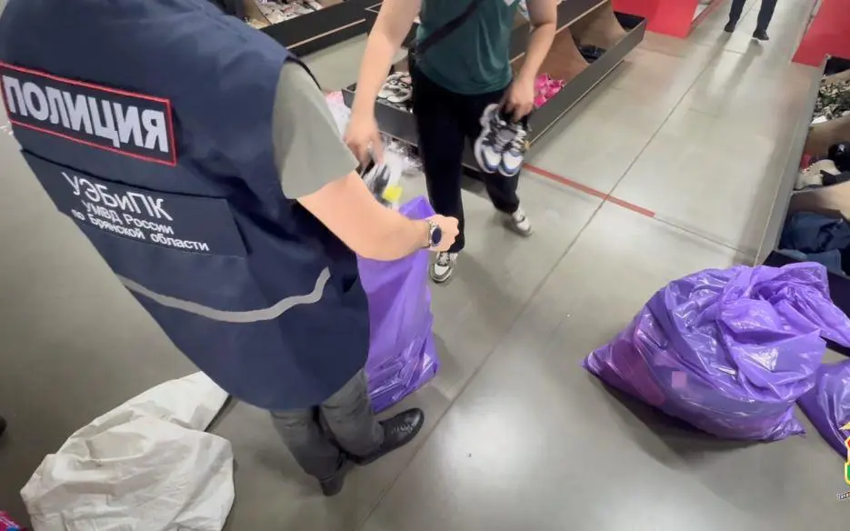 Подделки в торговом центре Брянска вылились в уголовное дело для мигрантов