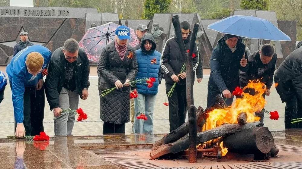 Жители Брянска поддержали «Диктант Победы» патриотическим автопробегом