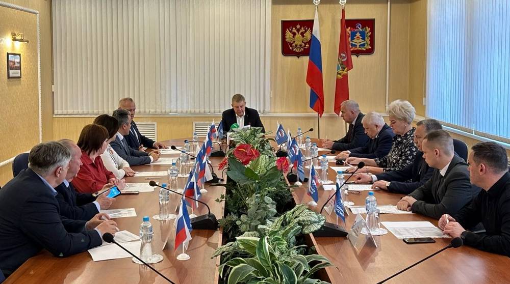 На участие в предварительном голосовании зарегистрирован председатель комитета Госдумы Олег Матыцин