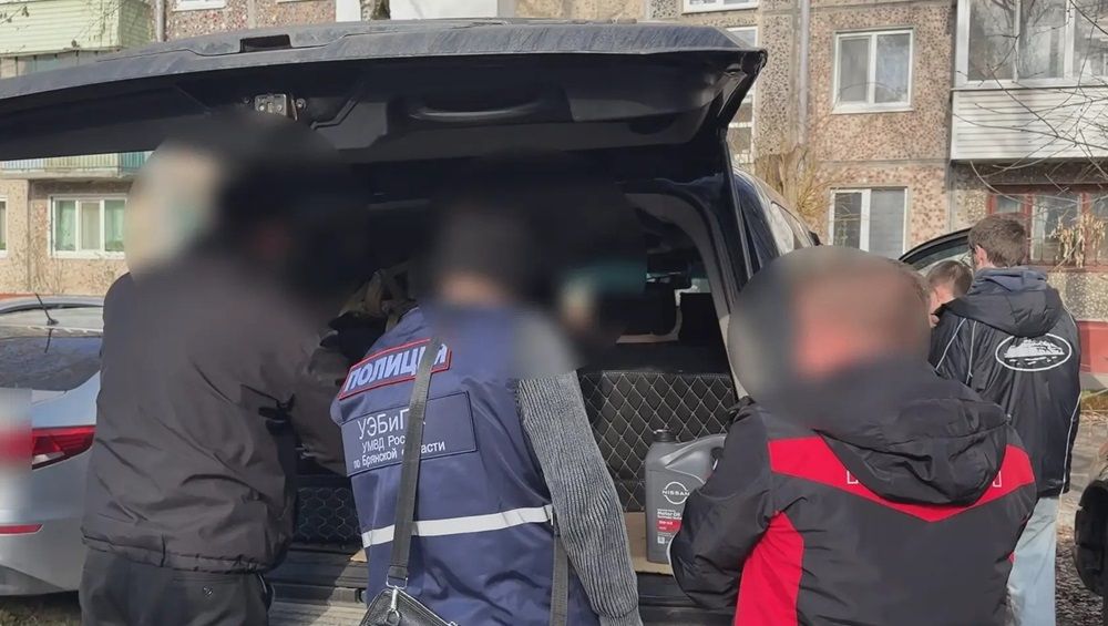 В Брянске лжеофицер и его сообщник задержаны за хищение 400000 рублей у бойца СВО