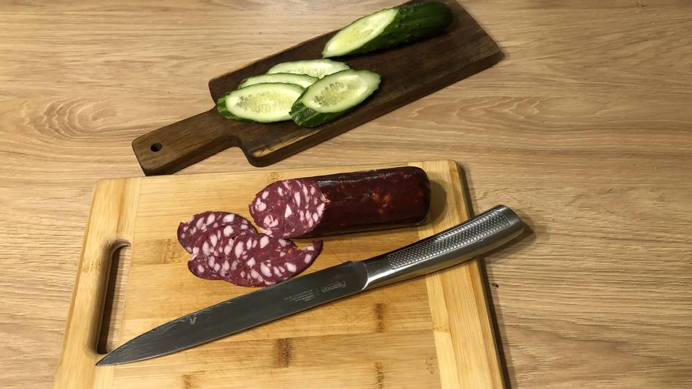 Роспотребнадзор разъяснил брянцам, как правильно использовать разделочные доски