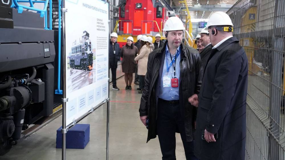 В Брянске на БМЗ промышленникам показали новые тепловозы